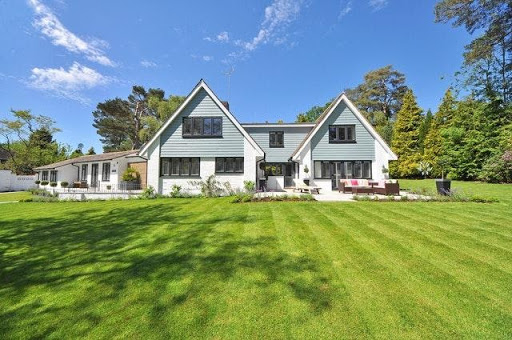 Contemporary Home Surround By Grass